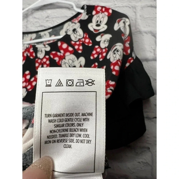 Disney Parks Minnie Mouse top size M. - Picture 5 of 8
